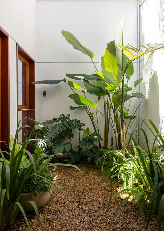 Village House / Peninsula Arquitetura - Image 3 of 25