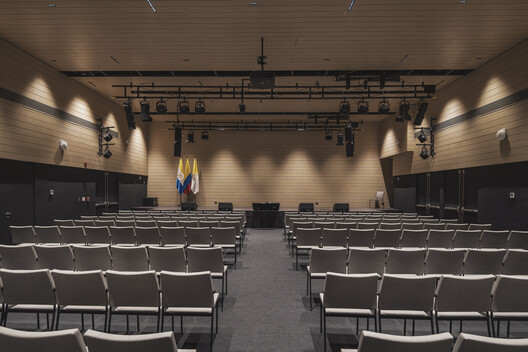 Facultad de Ciencias - Pontificia Universidad Javeriana / taller de arquitectura de bogotá Facultad de Ciencias - Pontificia Universidad Javeriana / taller de arquitectura de bogotá - Fotografía interior, Sillas