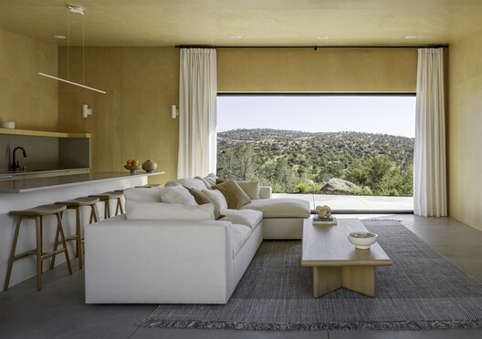 Casa Roca / PPAA Casa Roca / PPAA - Fotografía interior, Sala de estar, Sillones, Mesas, Sillas