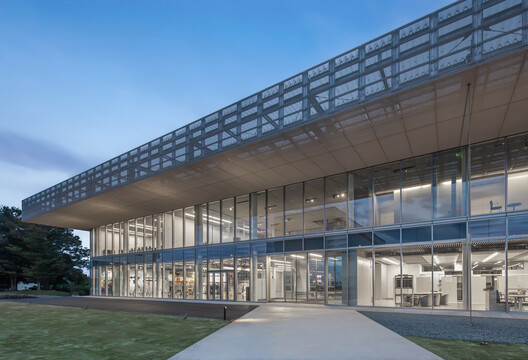 KITO Yamanashi Head Office / Takenaka Corporation - Exterior Photography, Glass