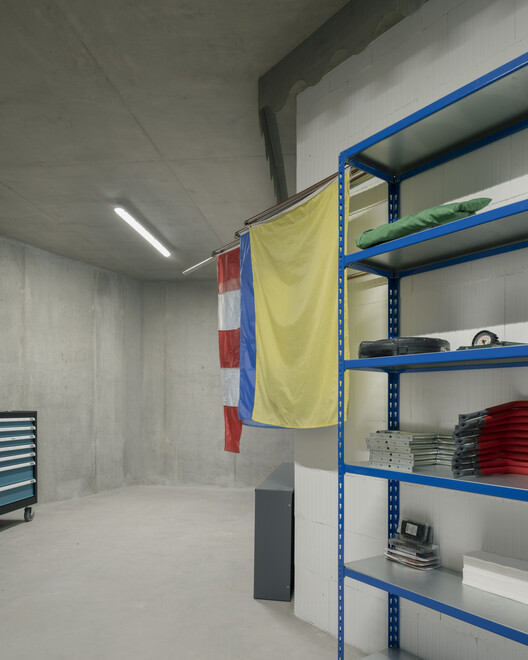 Phare Ylliam Lighthouse / BUREAU - Interior Photography, Shelving