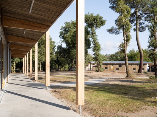 La Pinede Elementary School and Multi-Purpose Hall / ZW/A zweyacker & associés La Pinede Elementary School and Multi-Purpose Hall / ZW/A zweyacker & associés - Image 10 of 16
