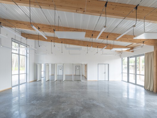 La Pinede Elementary School and Multi-Purpose Hall / ZW/A zweyacker & associés La Pinede Elementary School and Multi-Purpose Hall / ZW/A zweyacker & associés - Image 4 of 16