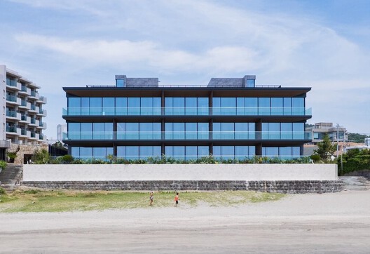 Diamas Hayama / APOLLO Architects & Associates