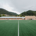 Ripoll — Vestuarios y sala multiusos / MH.AP Studio + Sergi Serrat - Fotografía exterior, Recreación Y Entrenamiento