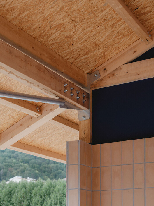 Ripoll — Vestuarios y sala multiusos / MH.AP Studio + Sergi Serrat Ripoll — Vestuarios y sala multiusos / MH.AP Studio + Sergi Serrat - Imagen 20 de 25