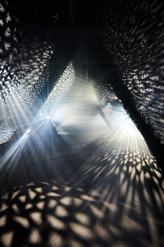 In the Blink of an Eye: 60 Light Installations Illuminate a Citywide Gallery for Noor Riyadh 2025 - Image 10 of 23