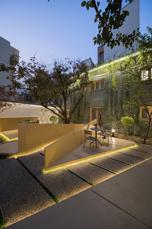 Sepand House of Culture and Art / Mohammadreza Samavati and Maryam Karimian - Exterior Photography, Courtyard