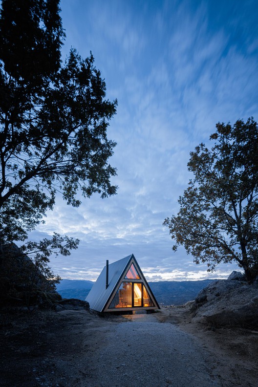 Mountain Shelters / Filipe Pina Mountain Shelters / Filipe Pina - Image 24 of 30