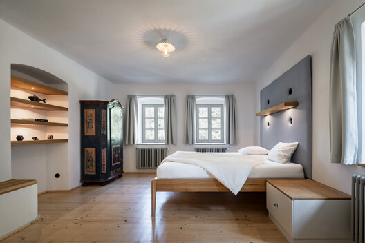 Borová Lada Cottage / Studio Plyš - Interior Photography, Bedroom, Wood, Bed, Lighting