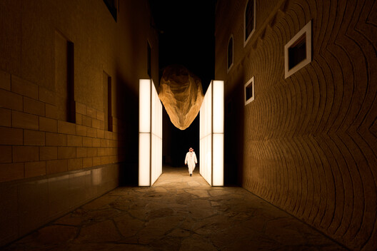 In the Blink of an Eye: 60 Light Installations Illuminate a Citywide Gallery for Noor Riyadh 2025 In the Blink of an Eye: 60 Light Installations Illuminate a Citywide Gallery for Noor Riyadh 2025 - Image 22 of 23