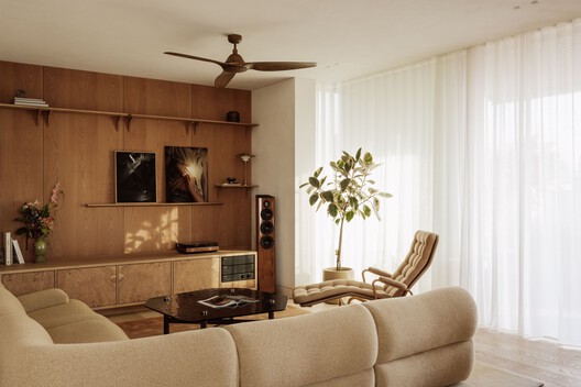 Lumen Residence / block722 - Interior Photography, Living Room, Wood, Sofa, Lighting, Shelving