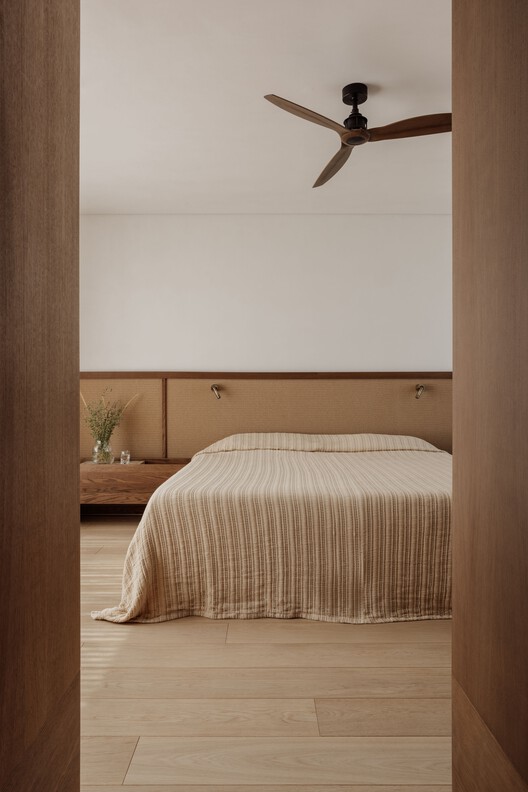 Lumen Residence / block722 - Interior Photography, Bedroom, Wood, Lighting, Bed