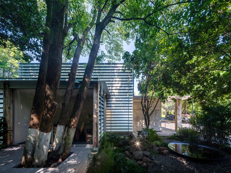 Tetería Yeeii / Vari Architects - Fotografía exterior, Madera