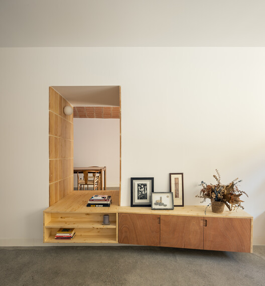 Reforma Sant Sebastià / Anna Prats Joan Valls Reforma Sant Sebastià / Anna Prats Joan Valls - Fotografía interior, Madera, Estanterías