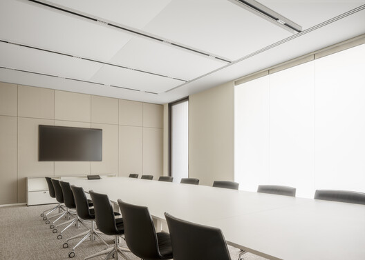 François Ier Building / Barthélémy Griño Architectes François Ier Building / Barthélémy Griño Architectes - Interior Photography, Chair
