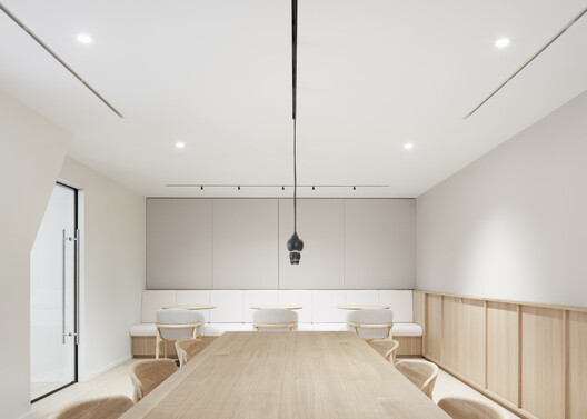 François Ier Building / Barthélémy Griño Architectes François Ier Building / Barthélémy Griño Architectes - Interior Photography, Kitchen, Wood, Chair