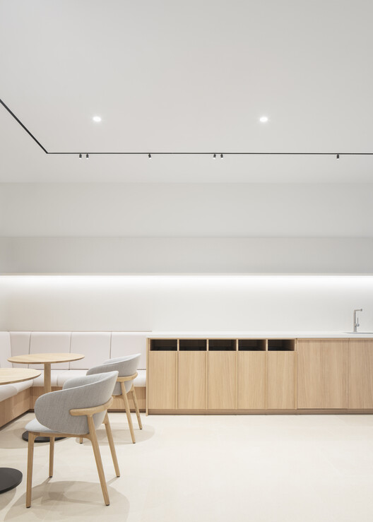 François Ier Building / Barthélémy Griño Architectes François Ier Building / Barthélémy Griño Architectes - Interior Photography, Wood, Chair