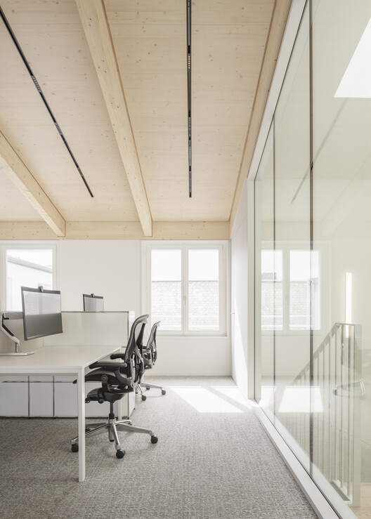 François Ier Building / Barthélémy Griño Architectes François Ier Building / Barthélémy Griño Architectes - Interior Photography, Kitchen, Chair
