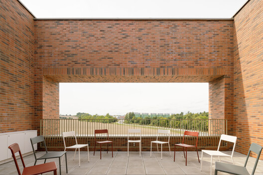 VIDA Elementary School / OVA VIDA Elementary School / OVA - Exterior Photography, Brick