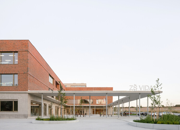 VIDA Elementary School / OVA - Exterior Photography, Sustainability