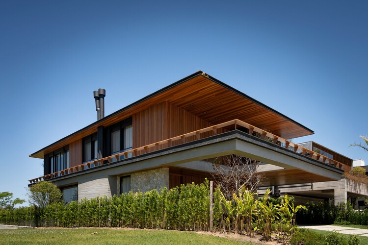 Casa Floresta / Biazus Arquitetura - Fotografia de Exterior, Madeira, Balcão