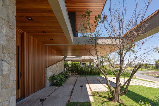 Casa Floresta / Biazus Arquitetura Casa Floresta / Biazus Arquitetura - Imagem 3 de 21