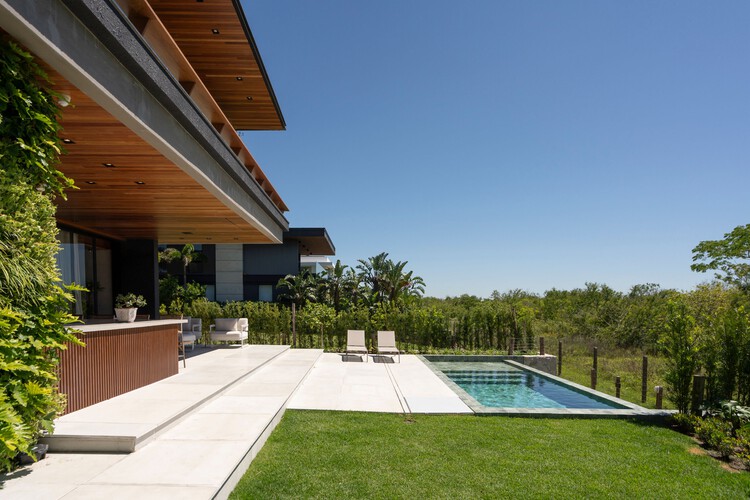 Casa Floresta / Biazus Arquitetura - Fotografia de Exterior, Jardim, Balcão, Aido, Terraço
