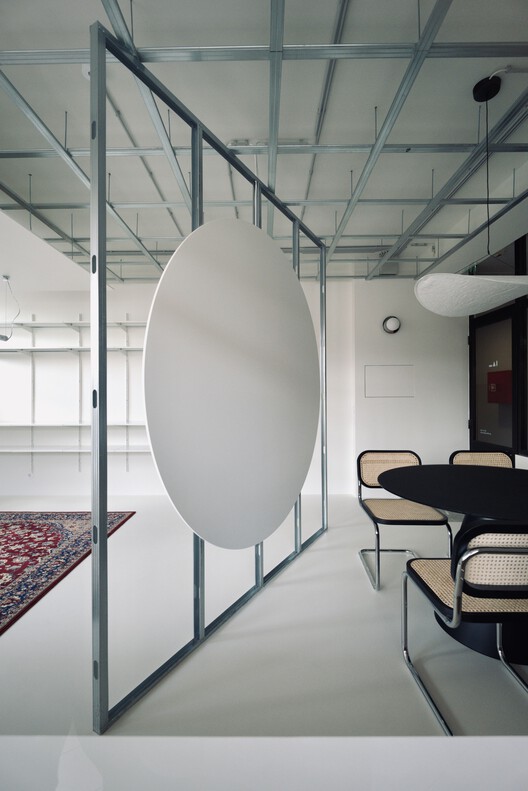 IAI Coletivo _ Atelier / IAI Coletivo IAI Coletivo _ Atelier / IAI Coletivo - Interior Photography, Glass, Chair