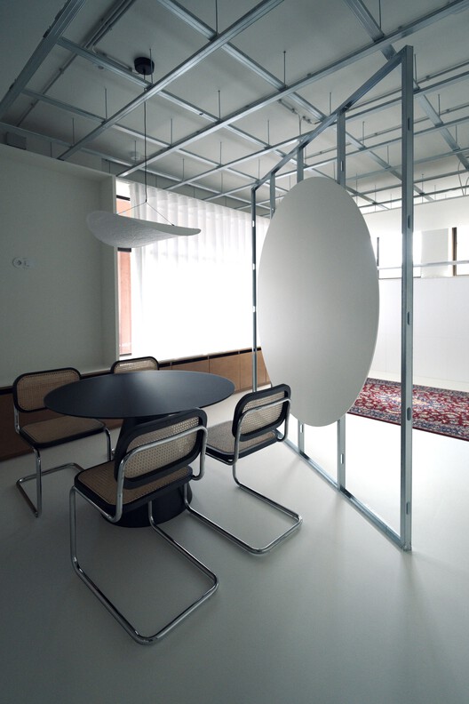 IAI Coletivo _ Atelier / IAI Coletivo IAI Coletivo _ Atelier / IAI Coletivo - Interior Photography, Chair, Lighting, Table, Glass, Steel