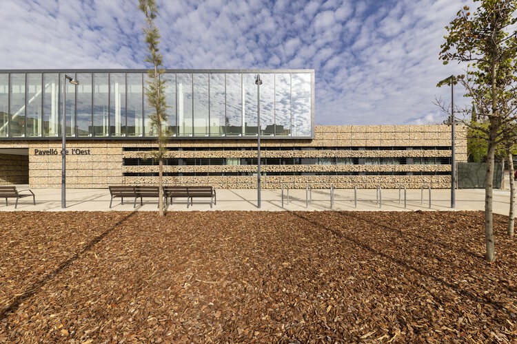 Estadio Oeste / Carlota Sanz Ortega + Jordi Grané Aran - Fotografía de exteriores