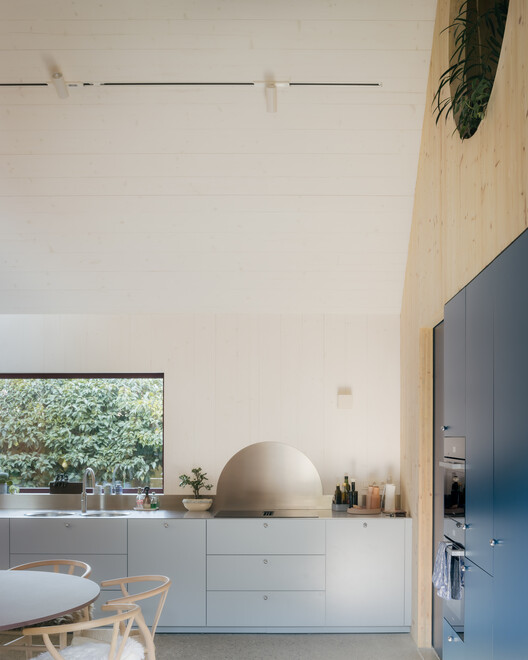 Heifort a Single-Story Home / FELT architecture & design Heifort a Single-Story Home / FELT architecture & design - Interior Photography, Kitchen, Wood, Countertop, Lighting, Chair