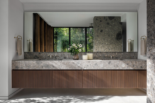 KIAORA / [STRANG] - Image 23 of 52