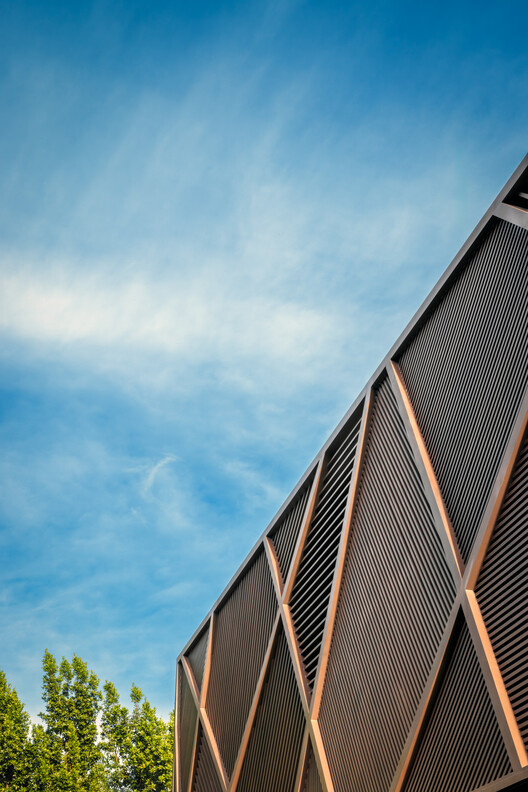 KIAORA / [STRANG] - Exterior Photography