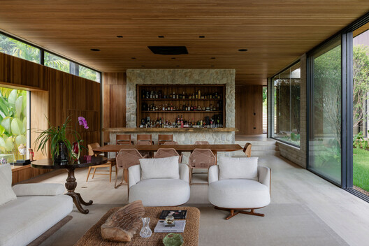 Allegria House / Sala 03 Arquitetura Allegria House / Sala 03 Arquitetura - Interior Photography, Living Room, Wood, Table, Chair, Sofa