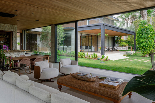 Allegria House / Sala 03 Arquitetura Allegria House / Sala 03 Arquitetura - Interior Photography, Living Room, Wood, Garden, Patio, Courtyard