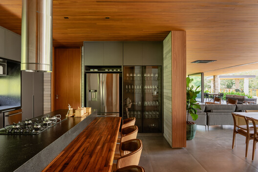 Jardineiras House / Sala 03 Arquitetura Jardineiras House / Sala 03 Arquitetura - Interior Photography, Kitchen, Wood, Table, Chair, Lighting, Countertop, Glass