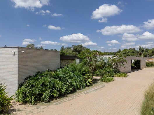 Jardineiras House / Sala 03 Arquitetura Jardineiras House / Sala 03 Arquitetura - Image 9 of 22