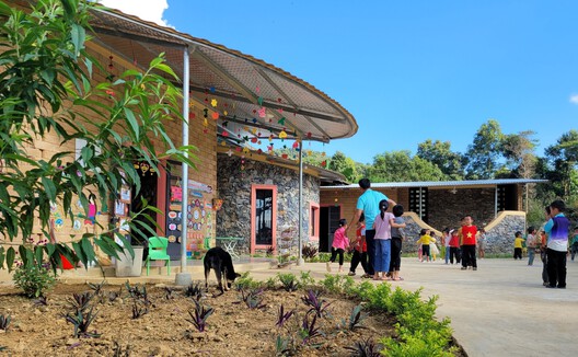 Hang Tau Kindergarten and Primary School / 1+1>2 Architects Hang Tau Kindergarten and Primary School / 1+1>2 Architects - Exterior Photography