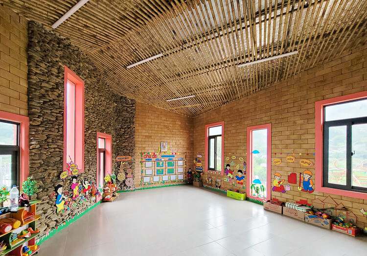Jardim de Infância e Escola Primária Hang Tau / 1+1>2 Architects - Fotografia de Interiores, Madeira