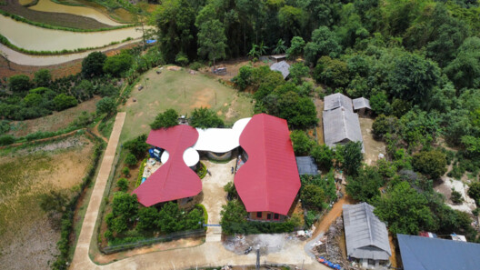 Hang Tau Kindergarten and Primary School / 1+1>2 Architects Hang Tau Kindergarten and Primary School / 1+1>2 Architects - Image 1 of 16