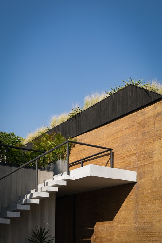 3+2+1 Villa / K-Thengono Design Studio 3+2+1 Villa / K-Thengono Design Studio - Image 6 of 30
