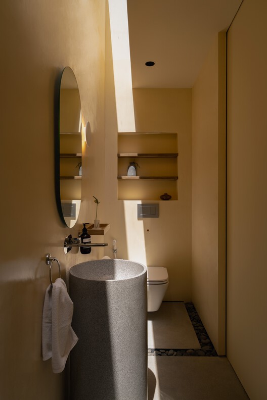 3+2+1 Villa / K-Thengono Design Studio 3+2+1 Villa / K-Thengono Design Studio - Interior Photography, Bathroom, Lighting, Sink, Toilet