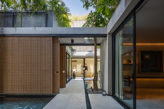 3+2+1 Villa / K-Thengono Design Studio 3+2+1 Villa / K-Thengono Design Studio - Image 11 of 30