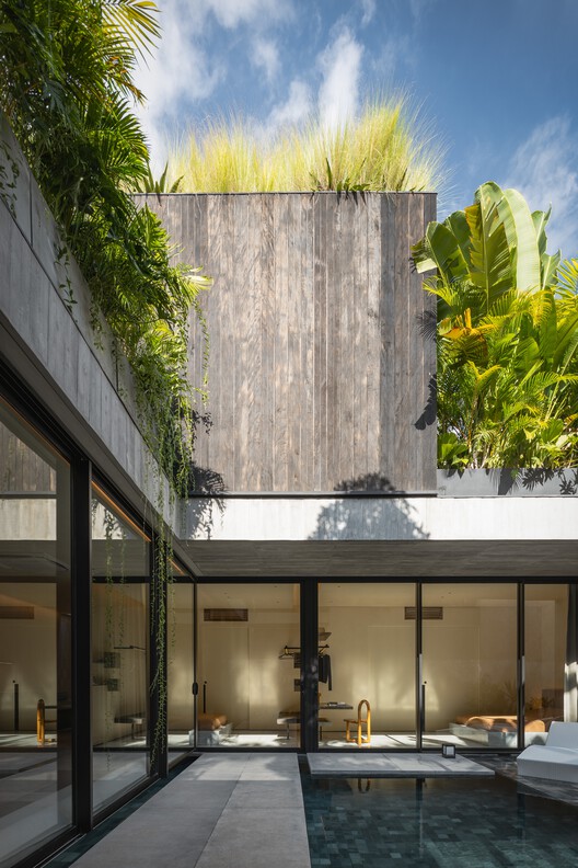 3+2+1 Villa / K-Thengono Design Studio 3+2+1 Villa / K-Thengono Design Studio - Image 2 of 30