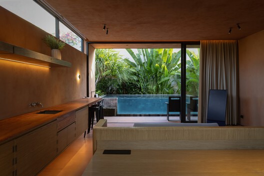 3+2+1 Villa / K-Thengono Design Studio 3+2+1 Villa / K-Thengono Design Studio - Interior Photography, Kitchen, Wood, Balcony