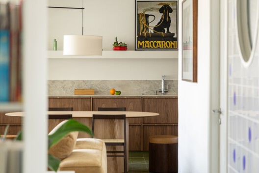 Apartamento Floresta / Balaio Arquitetura Apartamento Floresta / Balaio Arquitetura - Fotografia de Interiores, Cozinha, Madeira, Mesa, Iluminação, Cadeira, Bancada, Vidro