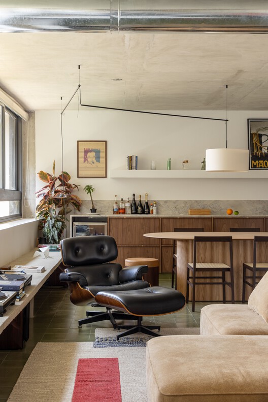 Apartamento Floresta / Balaio Arquitetura - Fotografia de Interiores, Madeira, Mesa, Cadeira, Iluminação, Sofá, Prateleira