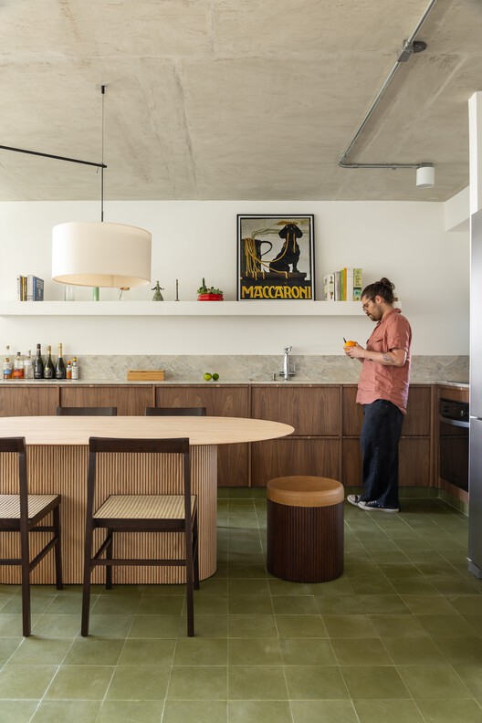 Apartamento Floresta / Balaio Arquitetura Apartamento Floresta / Balaio Arquitetura - Fotografia de Interiores, Cozinha, Madeira, Mesa, Cadeira, Bancada, Vidro