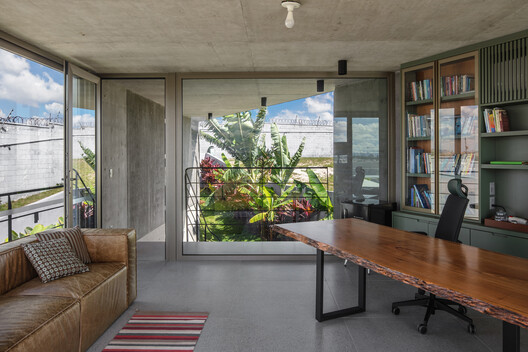 Casa Kûara / Obra Arquitetos + NNArq - Fotografía interior, Sillas